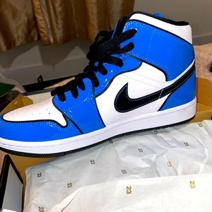 Jordan 1 Mid Signal Blue